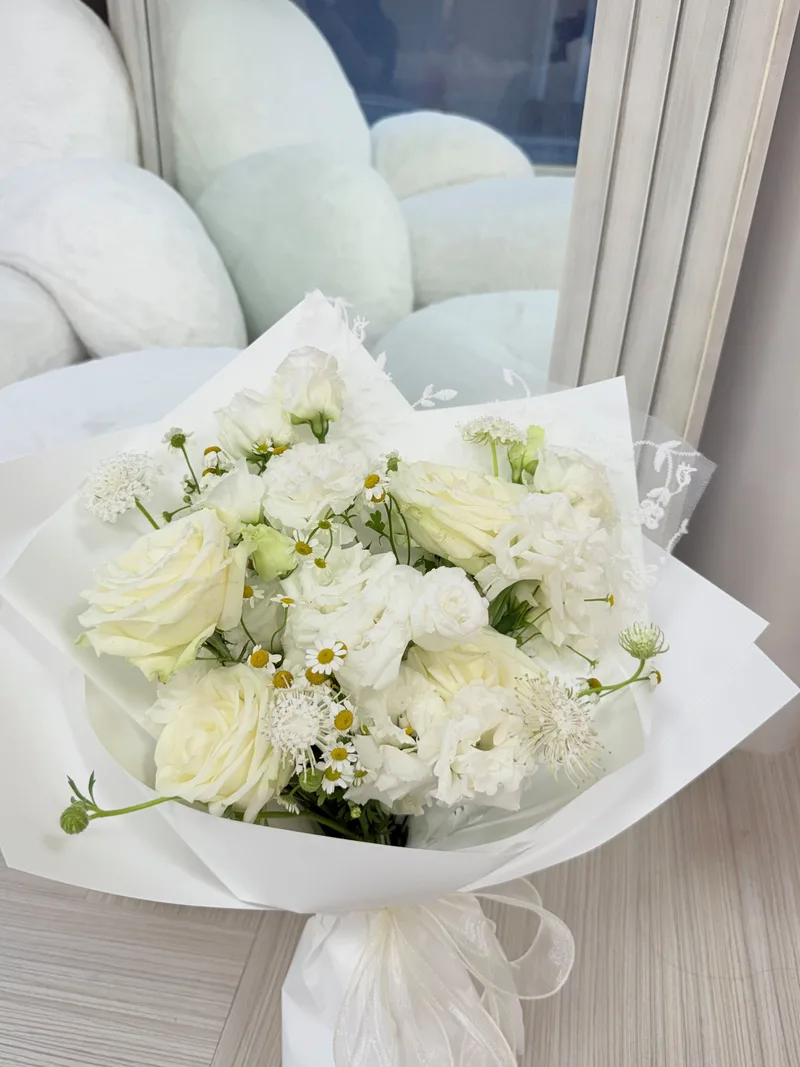 白陽光鮮花