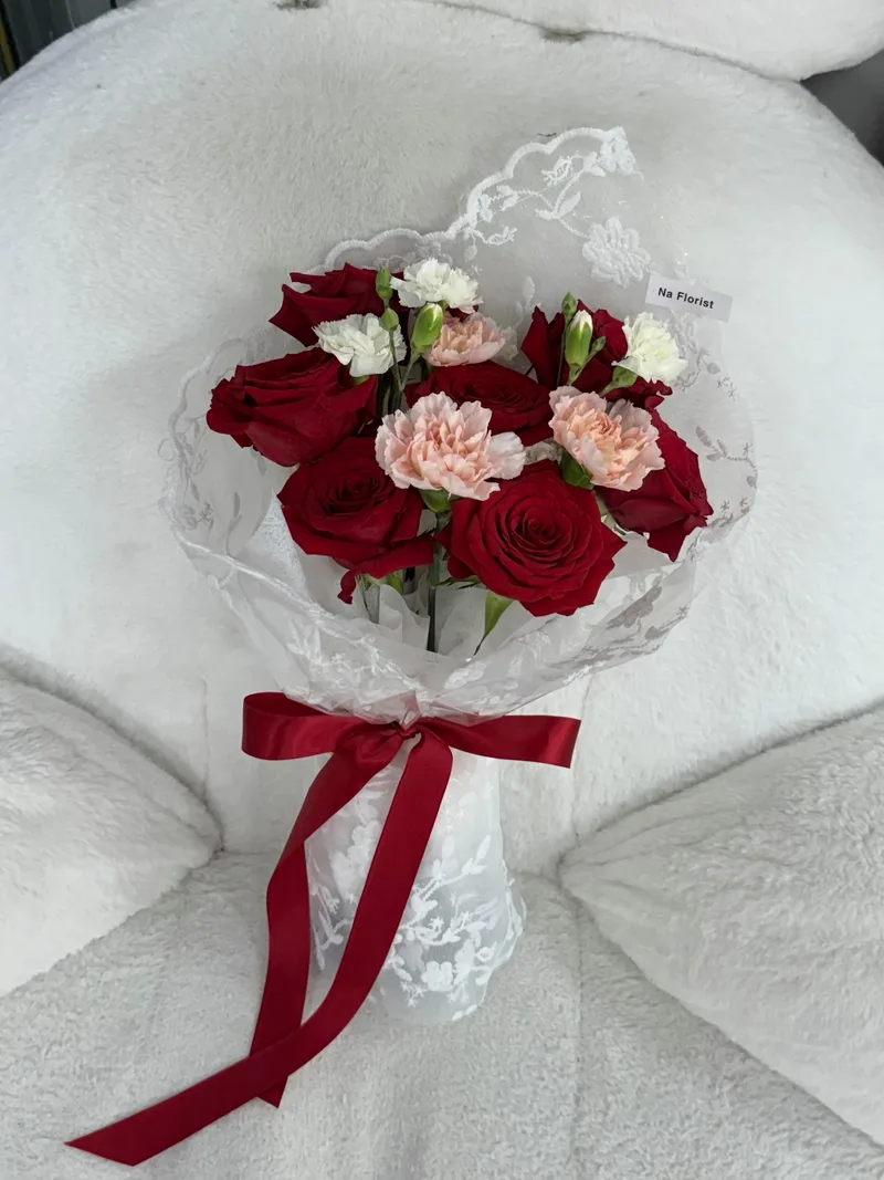小紅書蕾絲進口玫瑰鮮花