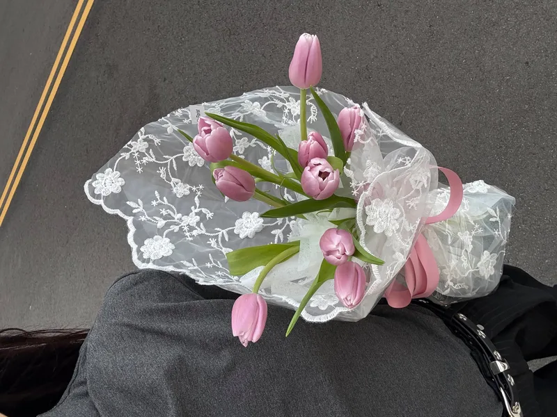 小紅書鬱金香鮮花