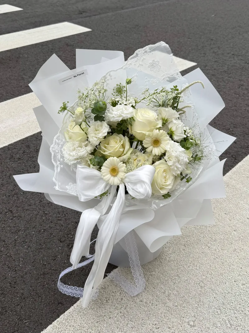 白太陽玫瑰鮮花花束