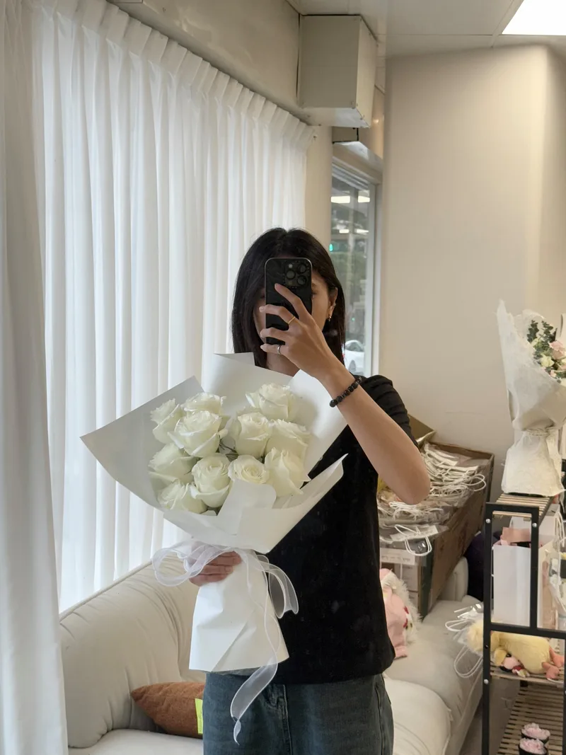 噴漆白玫瑰鮮花花束