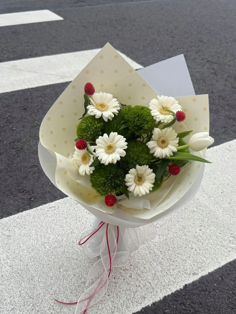 圓仔綠鮮花花束