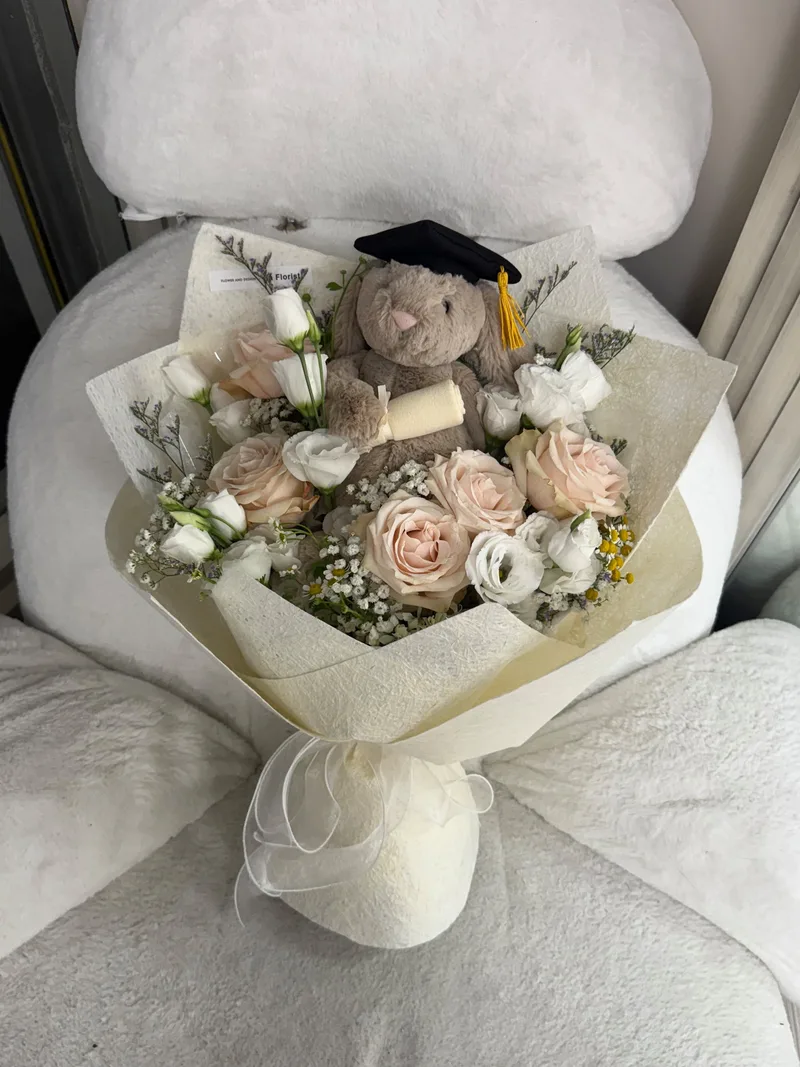 Jellycat 畢業兔鮮花大花束