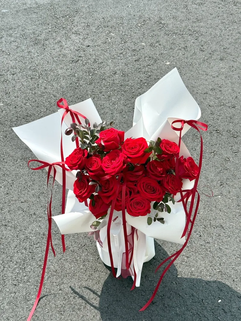 厄瓜多爾紅玫瑰花束